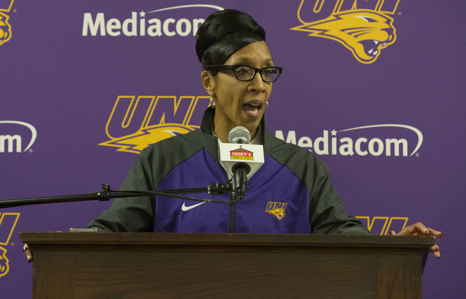 102918kw-uni-women-bball-media-day-03